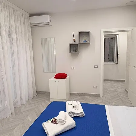Max Fox Naples