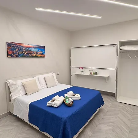 Konukevi Max Fox Napoli